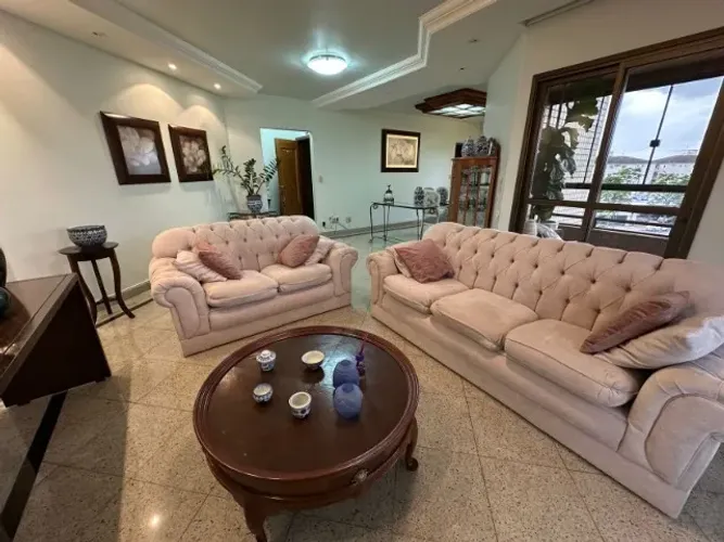 Apartamento à Venda no Centro em Araxá/MG - 3 Suítes