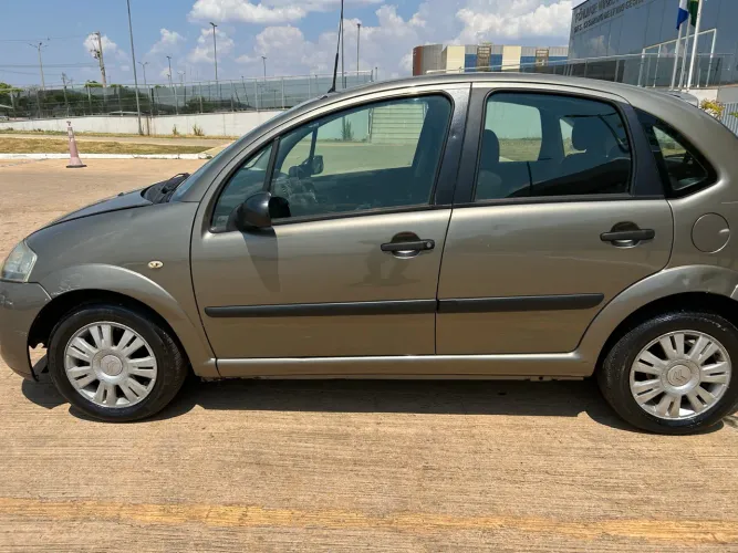 Citroen C3 GLX 1.4/ GLX Sonora 1.4 Flex 8V 5P 2011