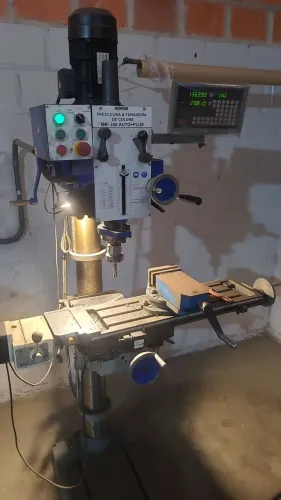 Vendo Furadeira coordenada semi nova