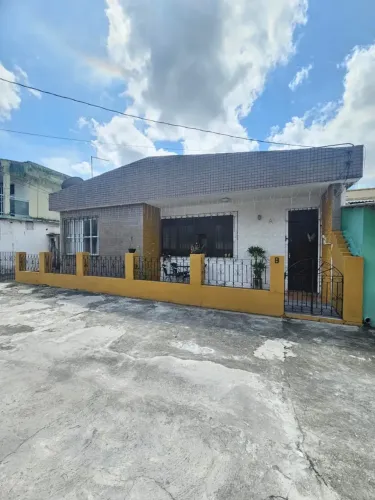 .Casa de 3 Quartos Espaçosa e Bem Distribuída no Bairro Cruzeiro
