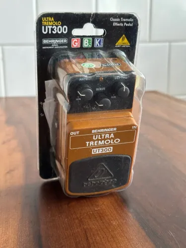 Pedal behringer tremolo