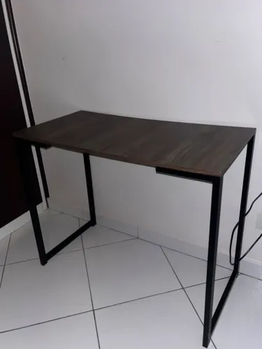 Mesa para escritório 90 cm de comprimento e 45 de largura <br>45 de largura