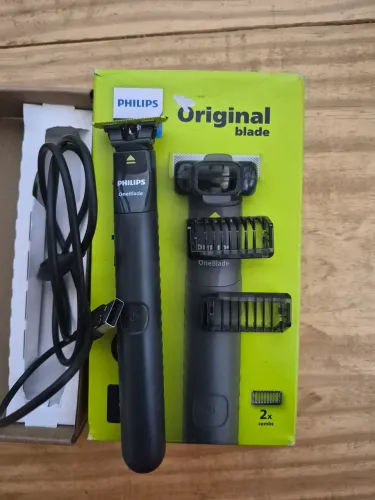 Aparador E Barbeador philips oneblade qp1424/10 bivolt preto