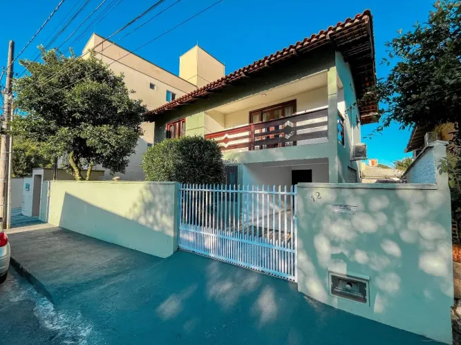 Casa 3 quartos no bairro Guarani (aceita financiamento e troca por sitio)