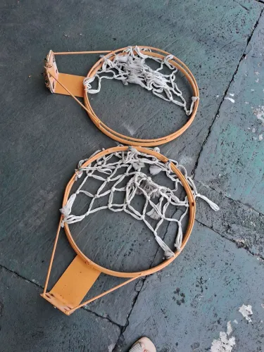 Cesta de basquete de ferro