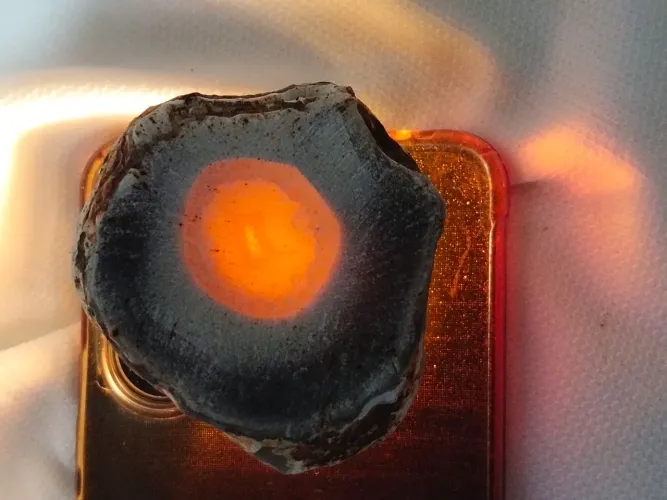A beleza da natureza na sua forma 100% natural geodo de Ágata conduza de cristal de peça..