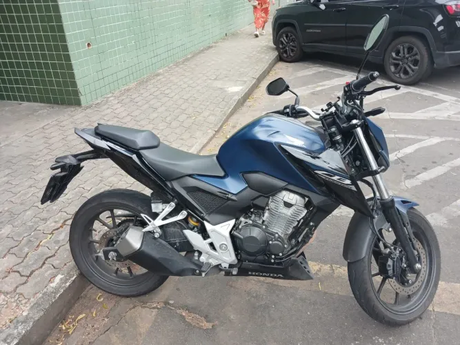 MOTO CB TWISTER 300F 2025