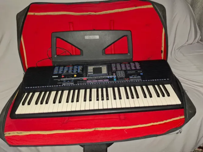 VENDO TECLADO YAMAHA 220, PERFEITO PARA INICIANTES
