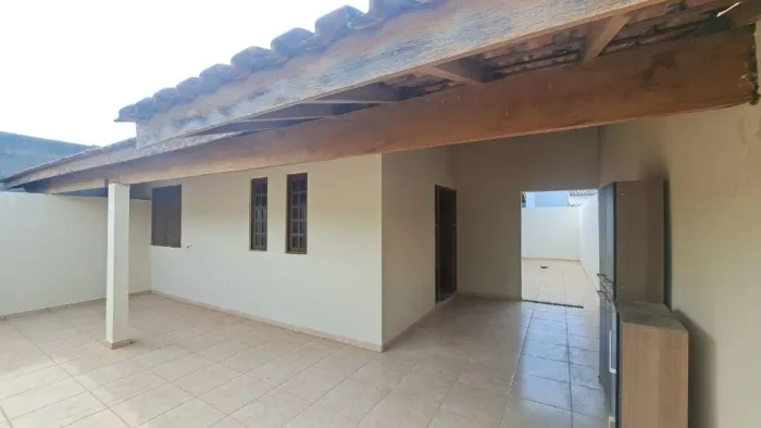 Casa recém-reformada, pronta para morar!