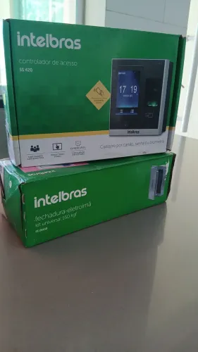 Kit promocional Fechadura eletroímã + Controladora de acesso intelbras