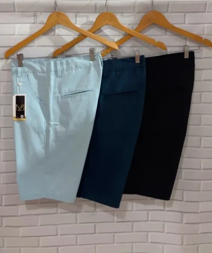 Bermuda em brim masculina 