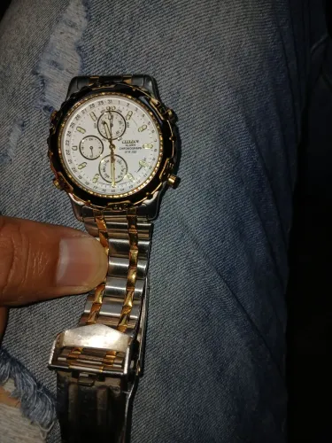 procurando um relógio de elegância Citizen funcionando perfeitamente 