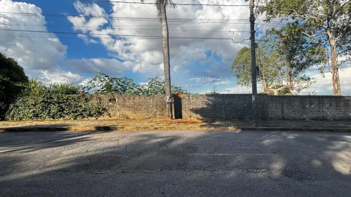 LOTE 1.000M² NO BAIRRO GARÇAS