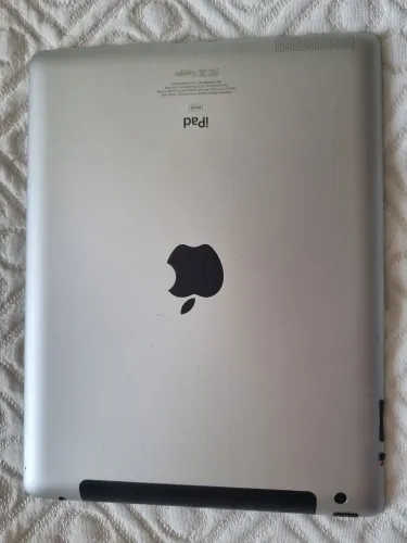 iPad 4ª geração Wi-Fi + carregador - Funcionando