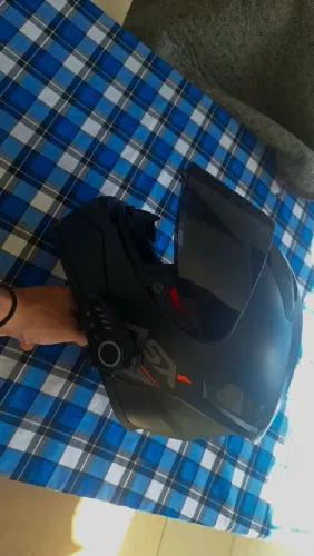 Capacete ASX 58L com intercomunicador instalado