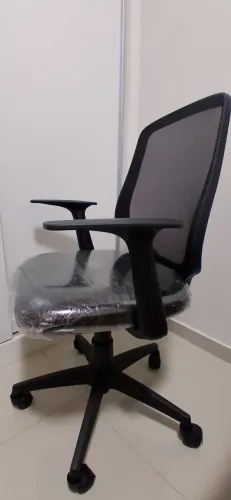 Cadeira de escritório com assento renovado