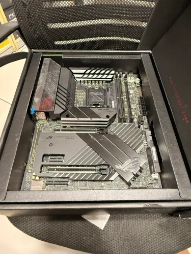 Placa mãe Z690 Asus Apex completa
