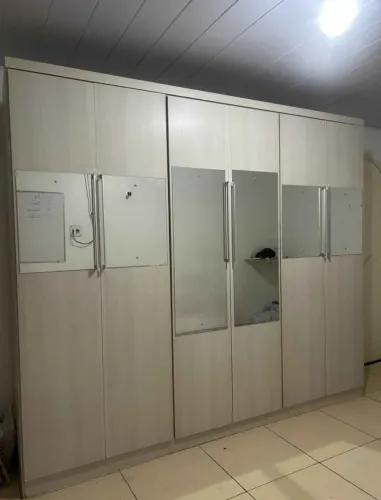 Guarda-roupa 6 portas