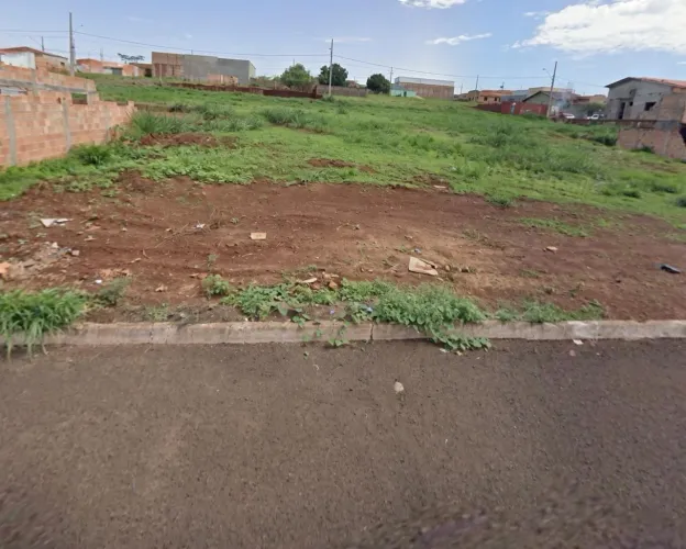 Vende-se Lote Plano de 300 m² no Residencial Madrid/Araporã/MG/Quitado