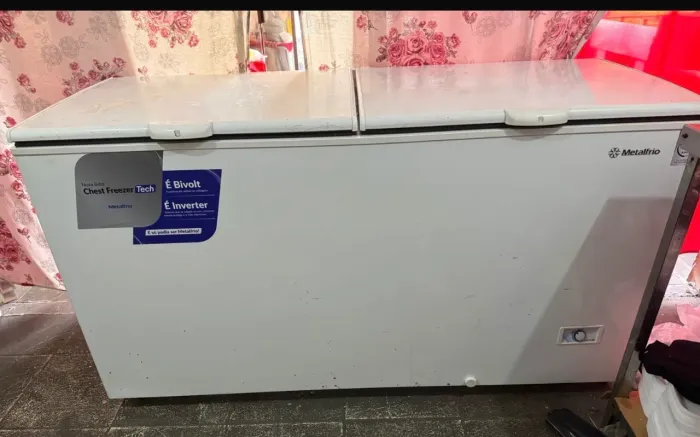 Vendo freezer nunca usado o maior da categoria 554 litros metafrio 