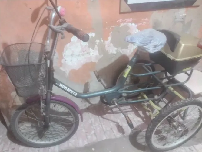 Triciclo monareta para sua mãe (lê  o anúncio) 