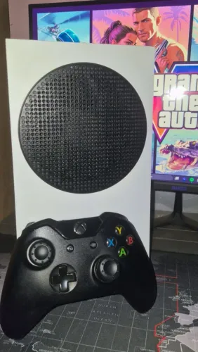 Xbox series s com 290 JOGOS (faço envio)