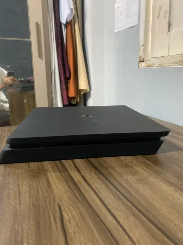 Playstation 4 Slim 1TB 1 controle e três jogos físicios