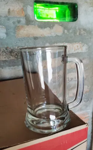 Caneca de chopp 540ml + taças de champanhe. 
