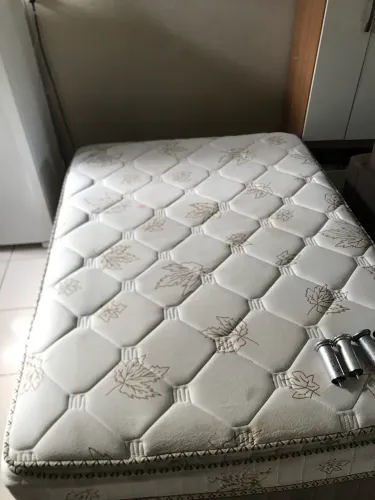 Vende-se cama casal viúva 