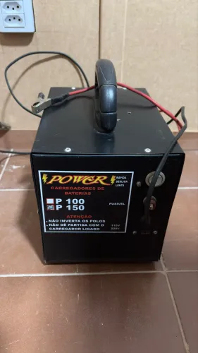 Carregador de bateria automotivo