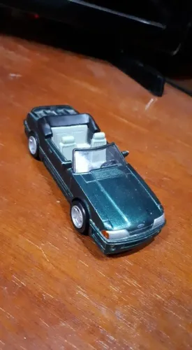 Forde Mustang GT Verde - Escala 1:43
