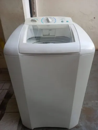 Máquina de lavar roupas Eletrolux 09kg funcionando perfeitamente silenciosa