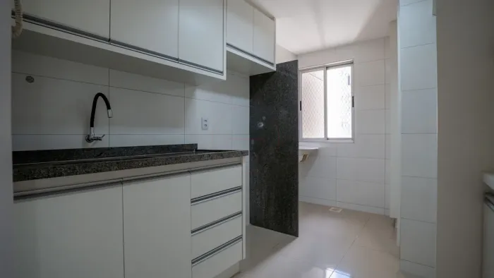 Apartamento com Suíte e Armários Novos no Setor Criméia Leste | Conforto e Praticidade em 