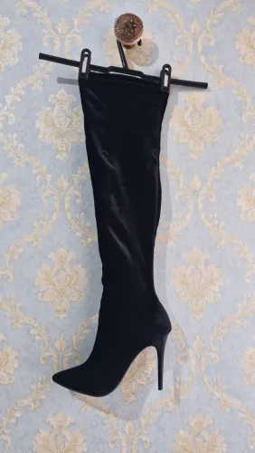 Bota over the knee preta