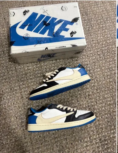 Jordan 1 low travis scott fragment 