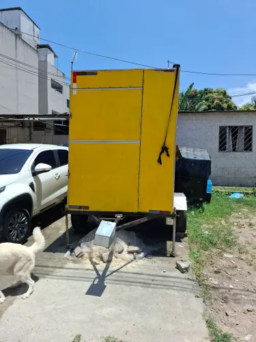 Food truck amarelo