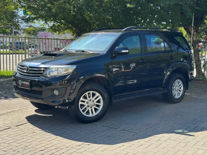 Toyota Hilux SW4 SRV D4-d 4X4 3.0 TDI Dies. AUT 2013