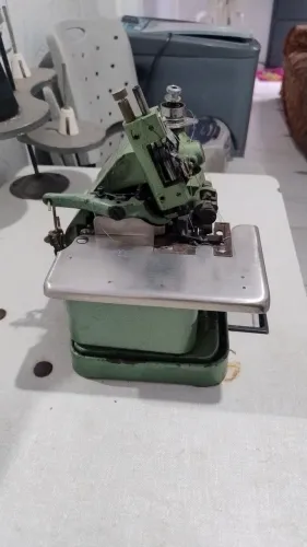 Máquina de costura vende se