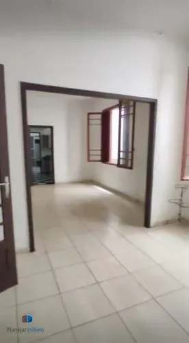 Apartamento no Centro de 3 dormitórios e dependência DESOCUPADO