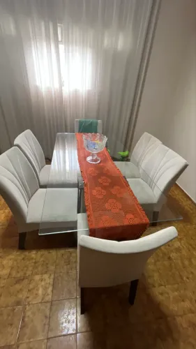 Mesa com 6 cadeiras 