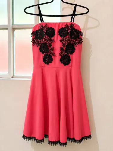 Vestido social rosa elegante
