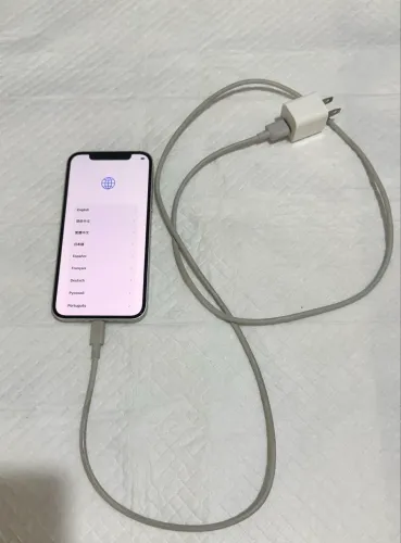 iPhone 12 em perfeito estado, película de safira, cabo original.