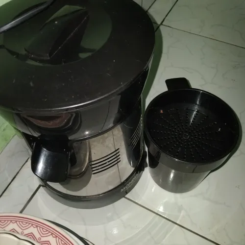 Extrator de suco Mondial (Bivolt)