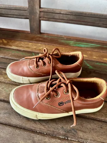 Vendo 2 tênis infantis em ótimas condições