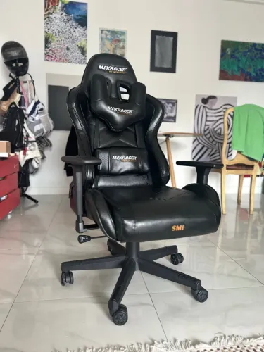 Cadeira MaxRacer Tactical SMI - Limited Edition com sistema de massagem