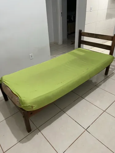 Cama de solteiro á venda
