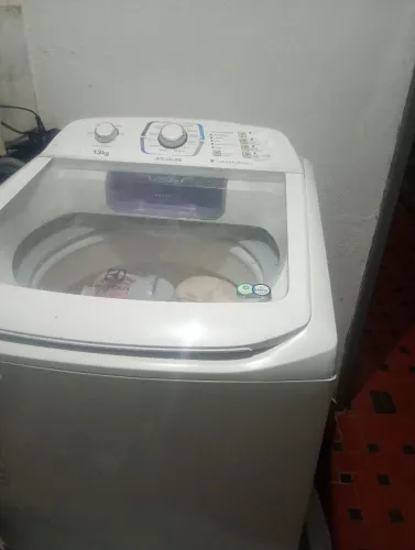 Máquina de lavar Electrolux 2 meses de uso