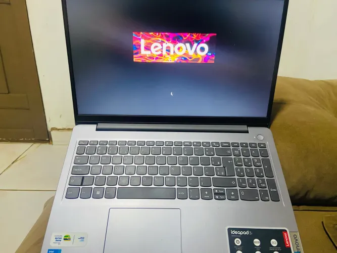 Notebook Lenovo Ideapad 3i Intel Core i3 11ª Geração SSD 256GB Full HD