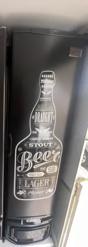 Cervejeira Gelopar GCB-23E PR Preta - 228L Ideal para cervejas, latas e bebidas.