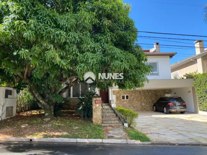 Casa em condomínio fechado com 4 suítes e vagas de garagem no Alphaville